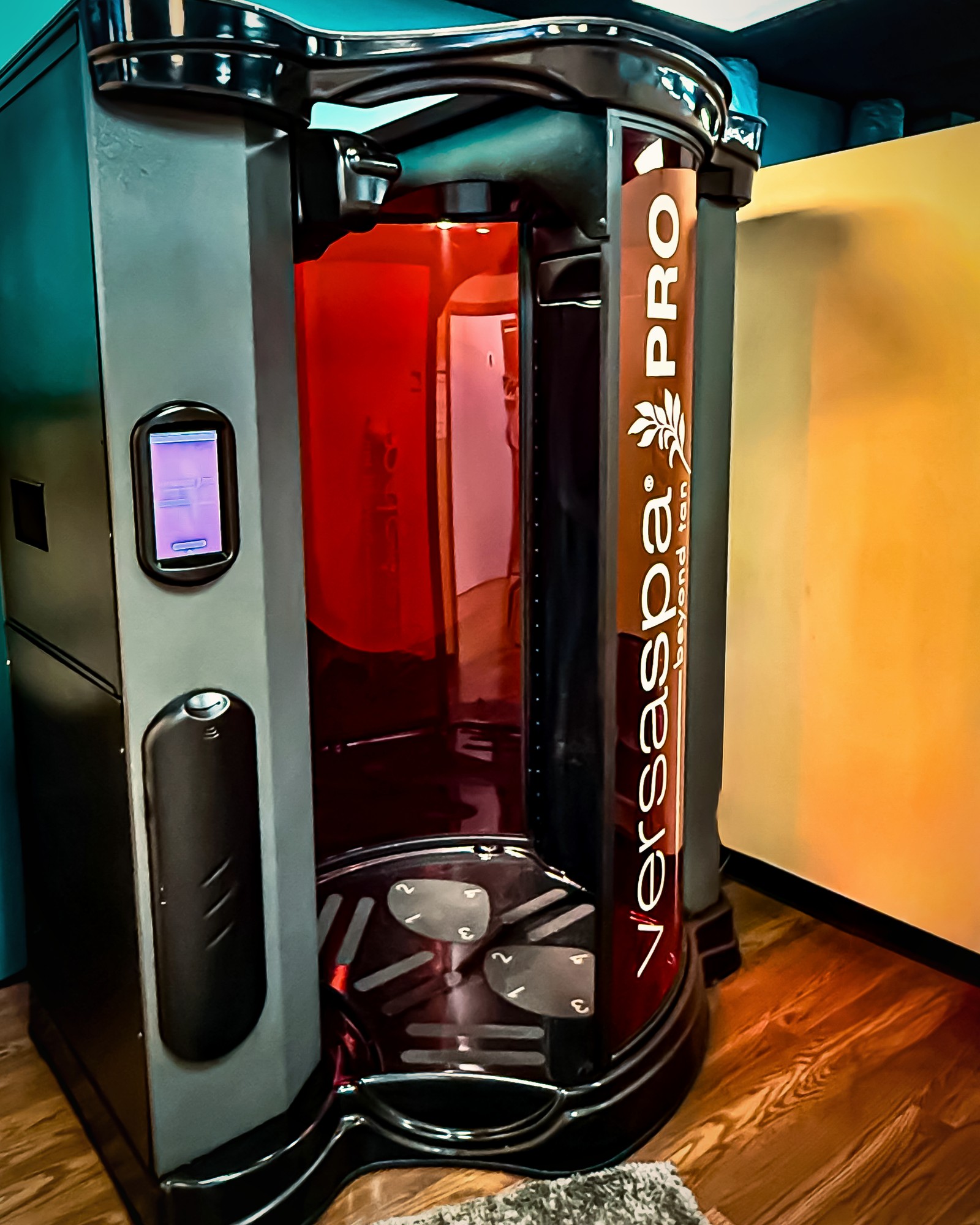 Versaspa Pro spray tan booth at Solarium TanSpa