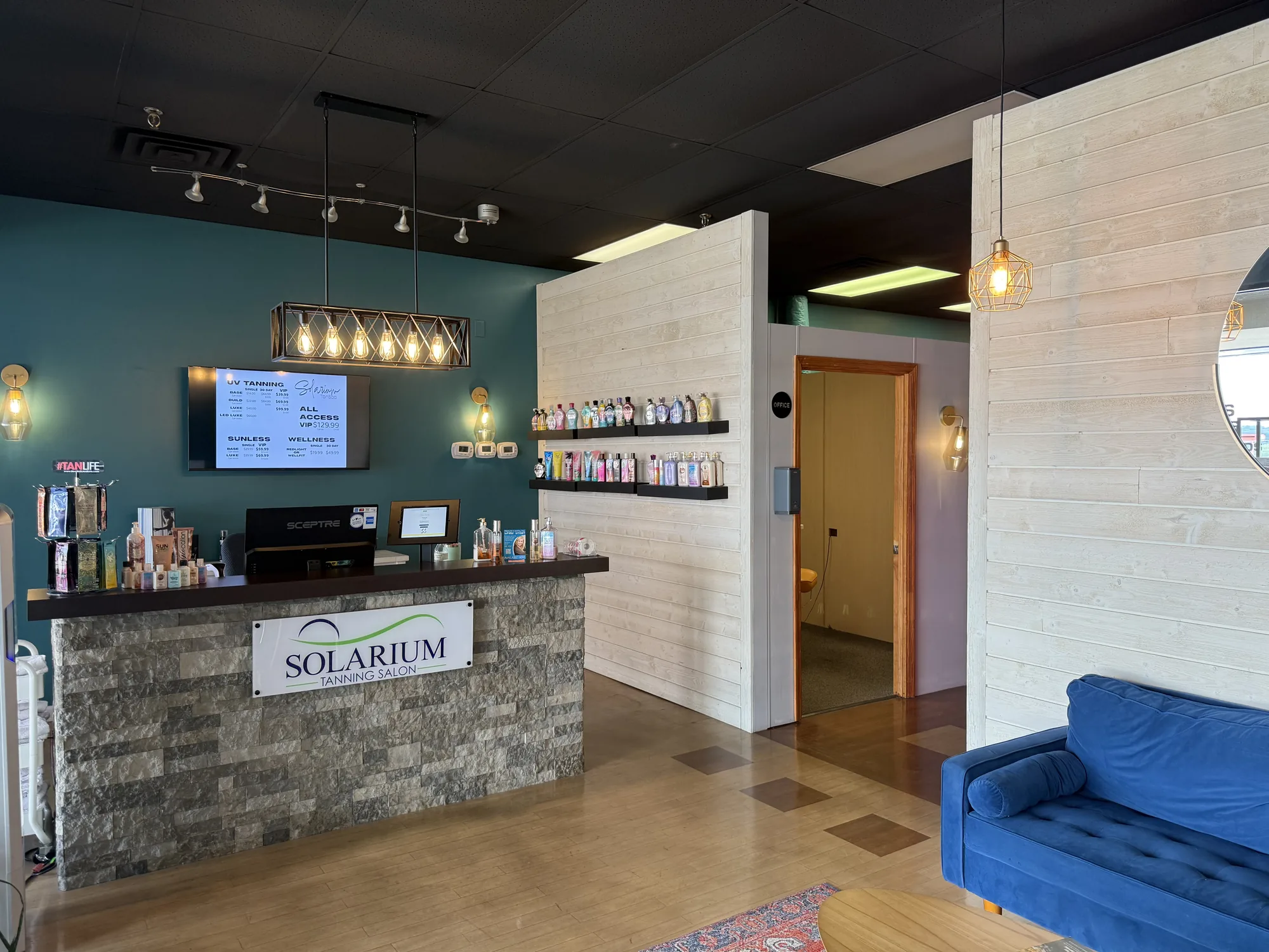 Solarium TanSpa reception and waiting area in Goodlettsville